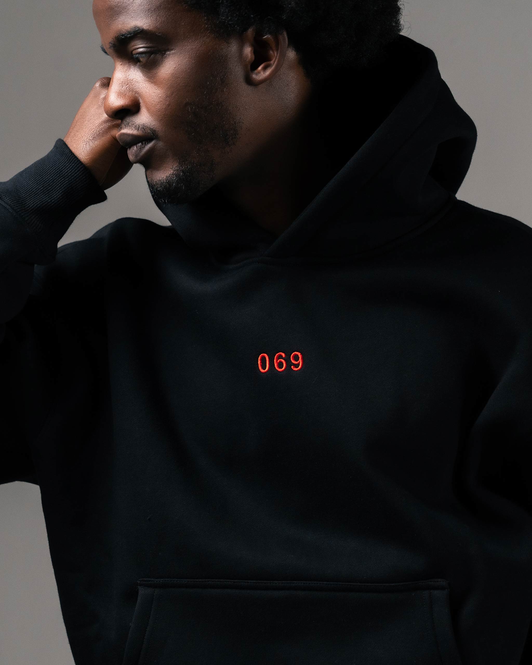 069 Basic Hoodie - Black